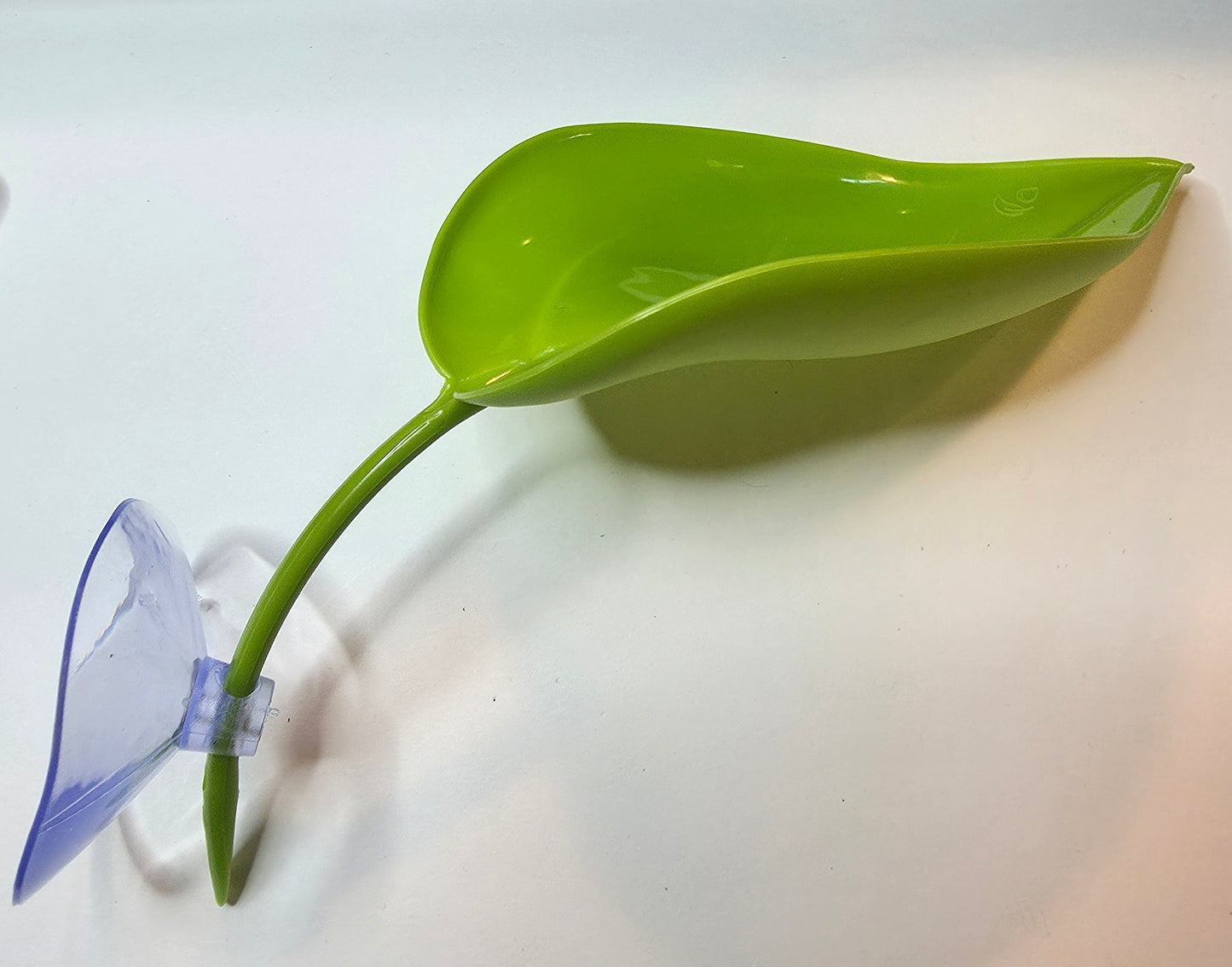 Plastic reptile leaf